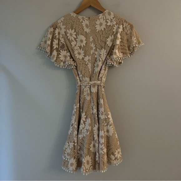 Selfie Leslie‎ Beige Flutter Sleeve Wrap V-Neck Mini Dress - Picture 4 of 7